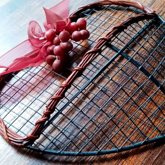 Vintage Rattan & Black Steel Heart-shaped Wall Basket Home Decor Cottagecore - Picture 8 of 8